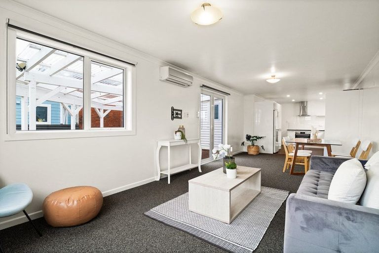 Photo of property in 272 Oxford Street, South Dunedin, Dunedin, 9012