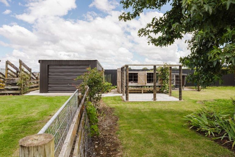 Photo of property in 14 Aerodrome Road, Dannevirke, 4972