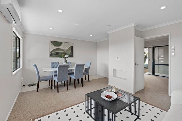 Photo of property in 9 Sungrove Rise, Sunnyvale, Auckland, 0612