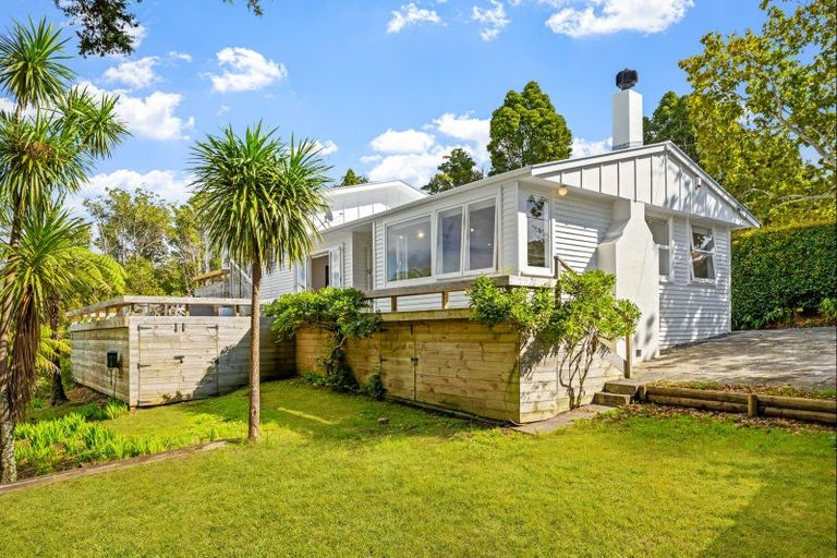 Photo of property in 16 Grand View Road, Leigh, 0985