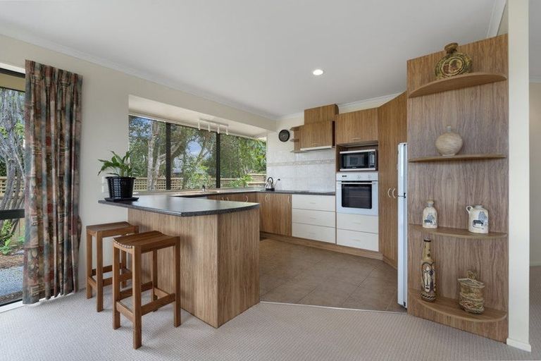 Photo of property in 115 Grovenor Drive, Orewa, 0931