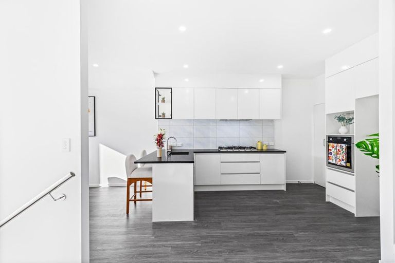 Photo of property in 39a Flaxdale Street, Birkdale, Auckland, 0626