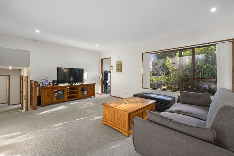 Photo of property in 3/43-53 Chivalry Road, Glenfield, Auckland, 0629