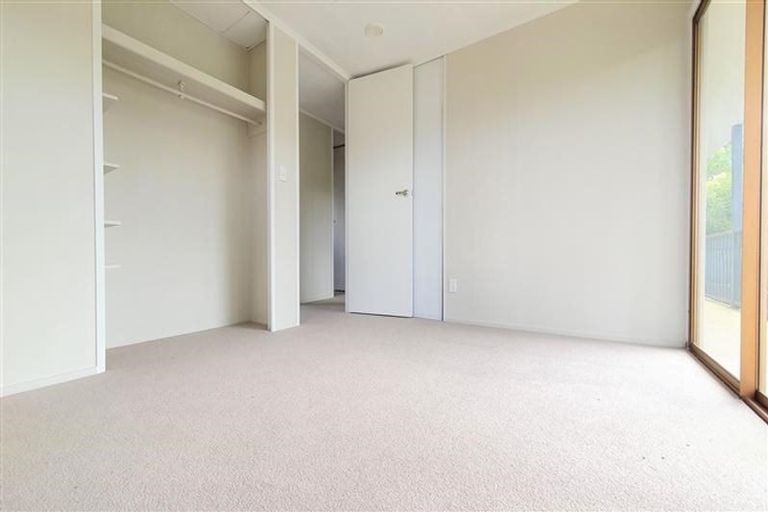 Photo of property in 72 Seaview Road, Glenfield, Auckland, 0629