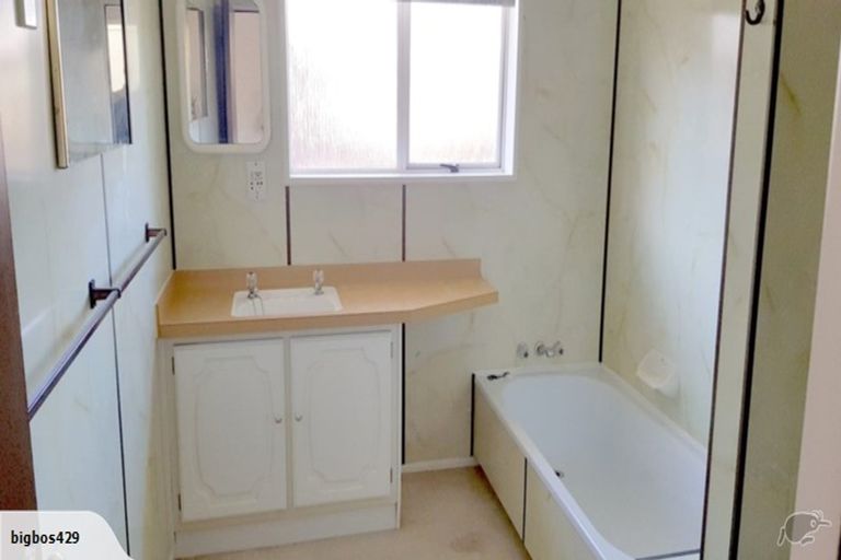 Photo of property in 17 Awanui Drive, Waikanae, 5036