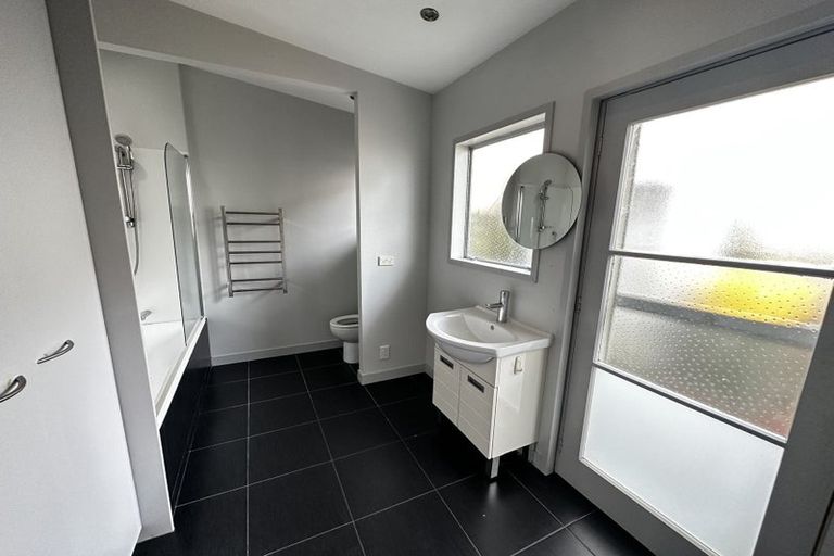 Photo of property in 1/6 Anne Road, Hillcrest, Auckland, 0627