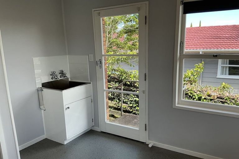 Photo of property in 2/30 Sunnynook Road, Sunnynook, Auckland, 0620