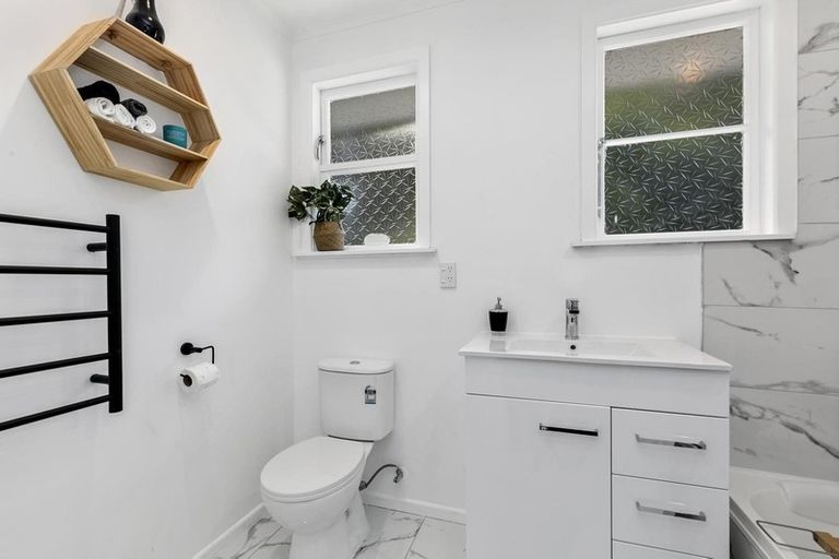 Photo of property in 9 Gribble Grove, Stokes Valley, Lower Hutt, 5019