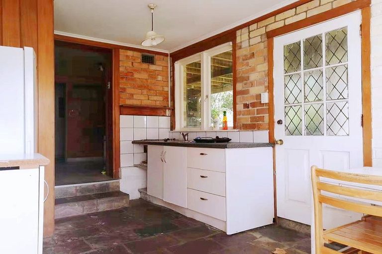 Photo of property in 255 Glenfield Road, Hillcrest, Auckland, 0627