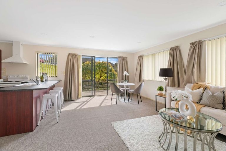 Photo of property in 40 Regents Park Place, Westgate, Auckland, 0614