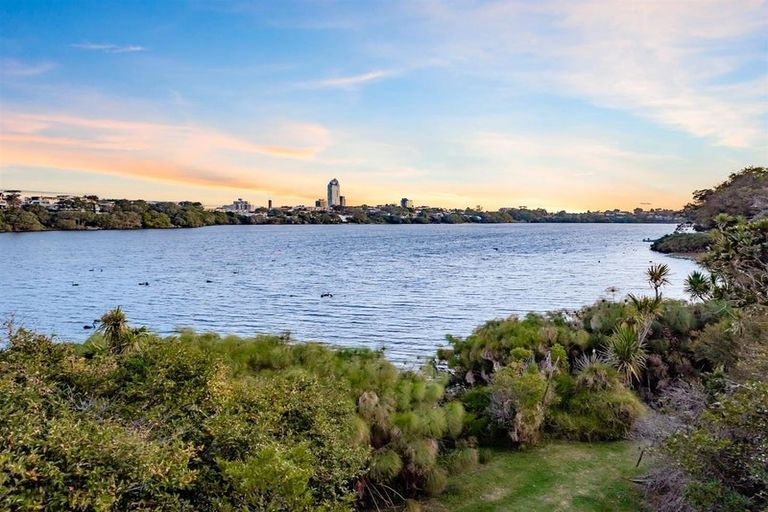 Photo of property in 47 Sylvan Park Avenue, Milford, Auckland, 0620