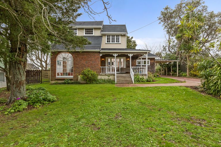 Photo of property in 52 Golf Road, New Lynn, Auckland, 0600