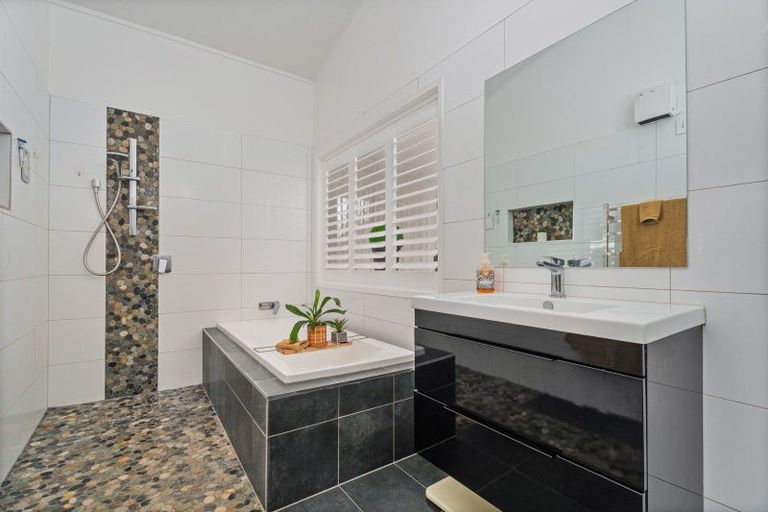 Photo of property in 32 Julian Road, Onemana, Whangamata, 3691