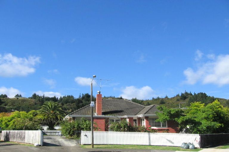 Photo of property in 6 Maoribank Grove, Brown Owl, Upper Hutt, 5018