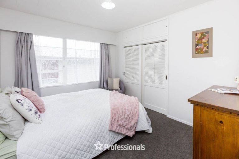 Photo of property in 8 Robson Street, Stokes Valley, Lower Hutt, 5019