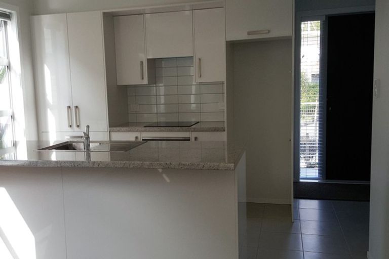 Photo of property in 27a Ranui Terrace, Tawa, Wellington, 5028