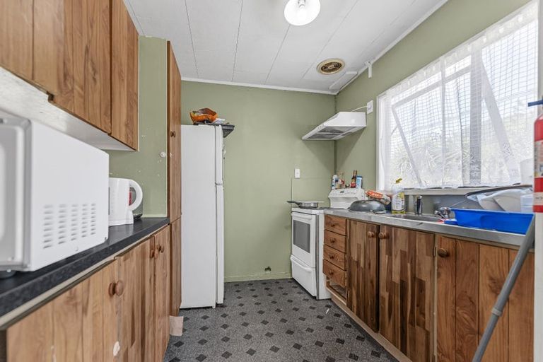 Photo of property in 14 Mile Place, Henderson, Auckland, 0612