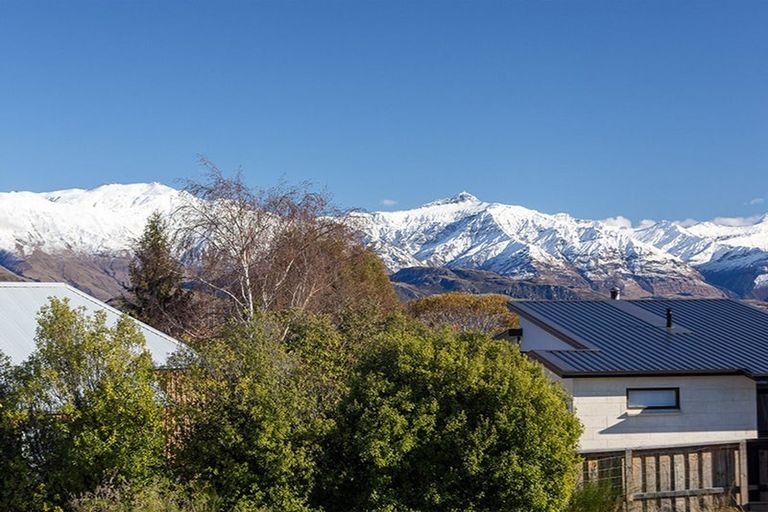 Photo of property in 16 Clearview Street, Wanaka, 9305