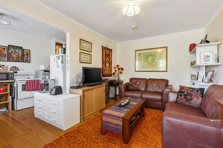 Photo of property in 2/35 Glenvar Road, Torbay, Auckland, 0630