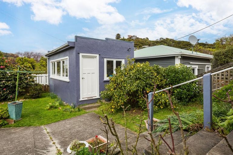 Photo of property in 61 Bayview Road, Paremata, Porirua, 5024