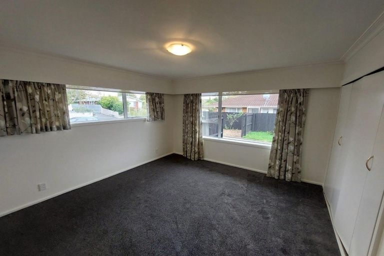 Photo of property in 9 Camberwell Place, Avonhead, Christchurch, 8042