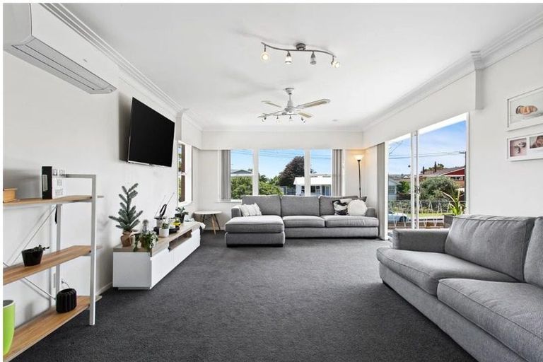 Photo of property in 15 Halberg Street, Papakura, 2110