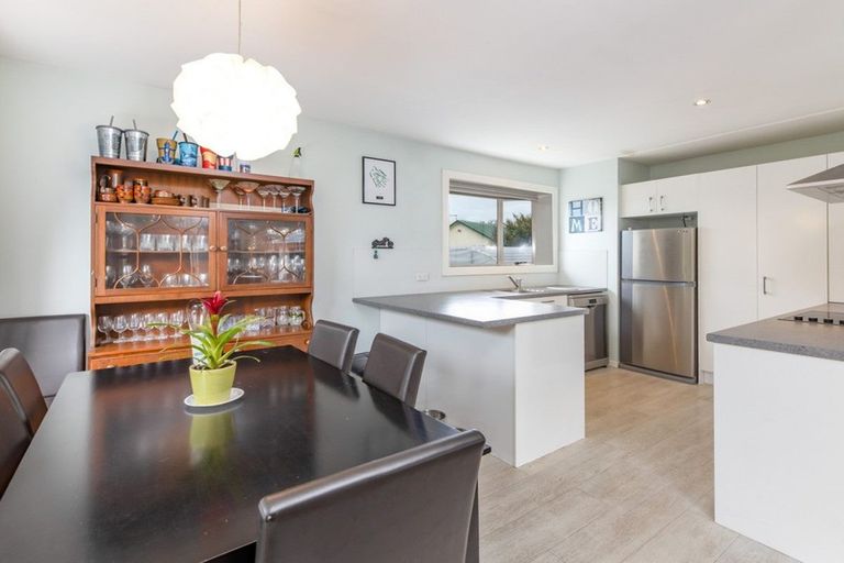 Photo of property in 10 Lomax Place, Islington, Christchurch, 8042