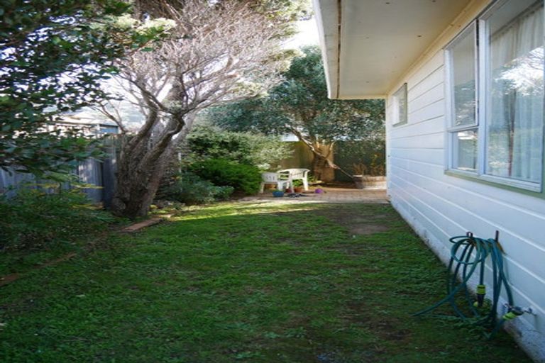 Photo of property in 5 Endeavour Avenue, Lyall Bay, Wellington, 6022