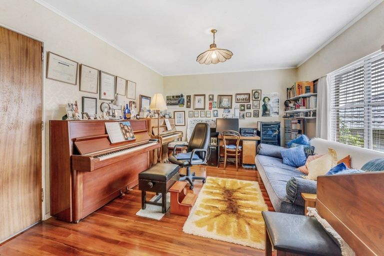 Photo of property in 111 Macleans Road, Bucklands Beach, Auckland, 2014