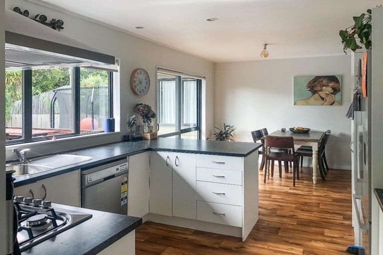 Photo of property in 67 Beach Haven Road, Beach Haven, Auckland, 0626