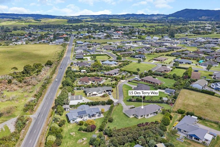 Photo of property in 15 Des Terry Way, Waipu, 0510