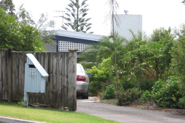 Photo of property in 37 Park Rise, Campbells Bay, Auckland, 0630