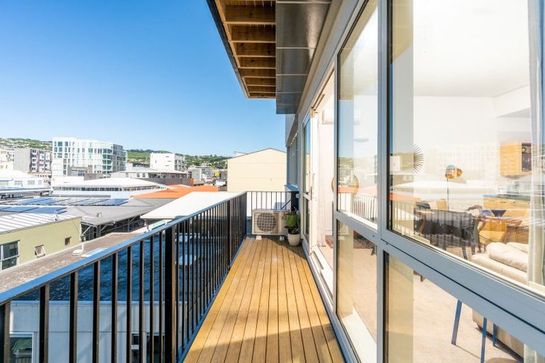 Photo of property in De Vere Apartments, 10/23 Tennyson Street, Te Aro, Wellington, 6011