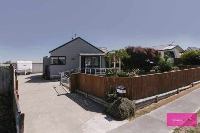 Photo of property in 7 Lydia Place, Kelvin Grove, Palmerston North, 4414