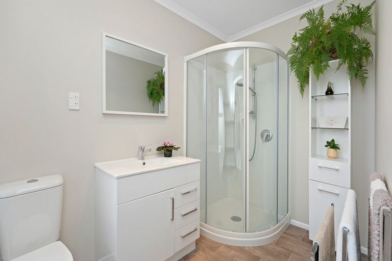 Photo of property in 10 Matenga Street, Waikanae, 5036