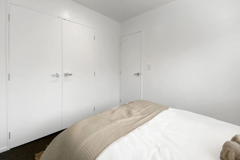 Photo of property in 2/49 Fields Parade, Oteha, Auckland, 0632