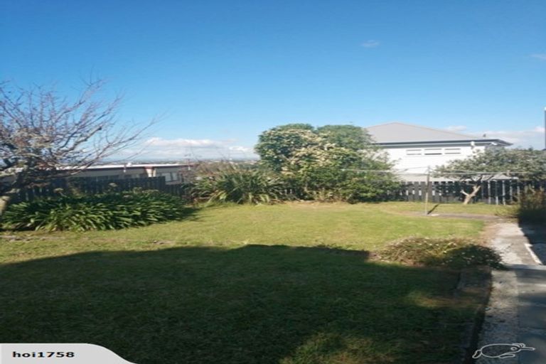 Photo of property in 2/77 Stanaway Street, Hillcrest, Auckland, 0627