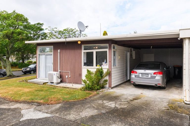 Photo of property in 6a Westhaven Grove, Takaro, Palmerston North, 4412