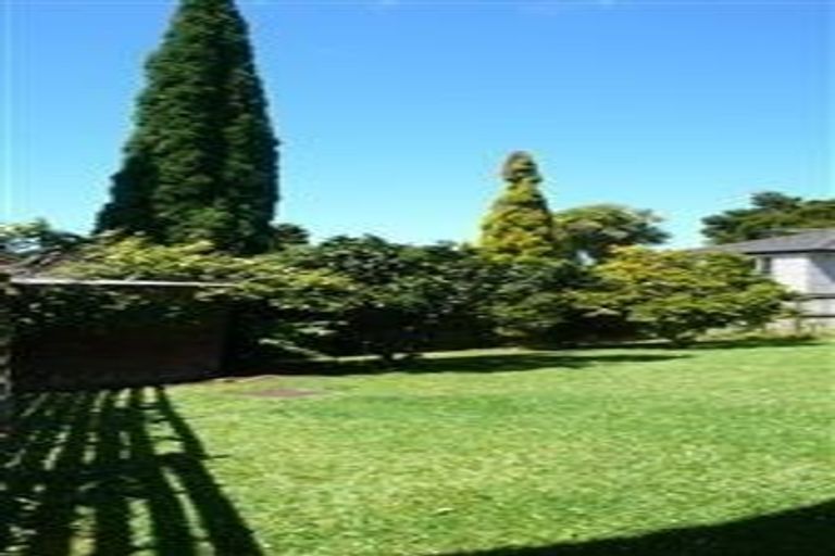 Photo of property in 2/227 East Coast Road, Campbells Bay, Auckland, 0620