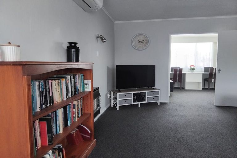 Photo of property in 70a Featherston Street, Takaro, Palmerston North, 4412