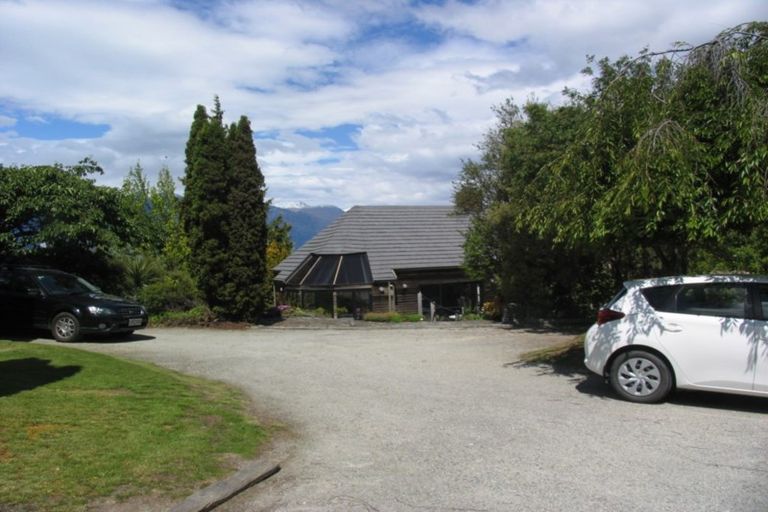 Photo of property in 6 Thorn Crescent, Fernhill, Queenstown, 9300