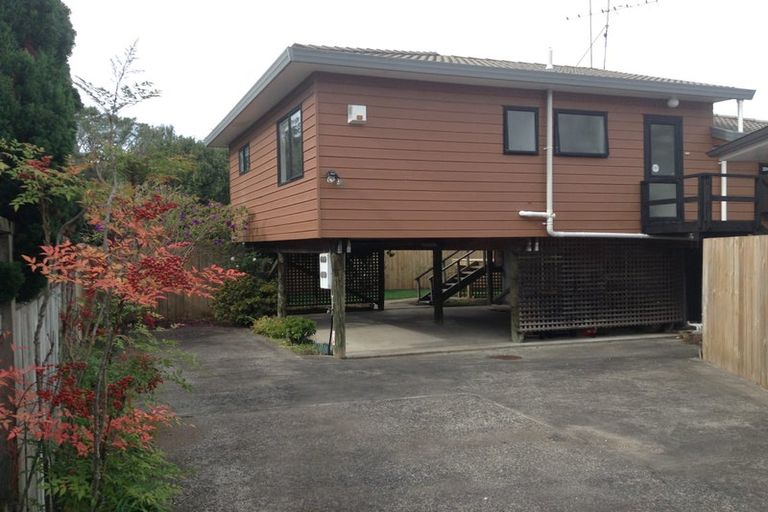 Photo of property in 2/5 Seine Road, Forrest Hill, Auckland, 0620