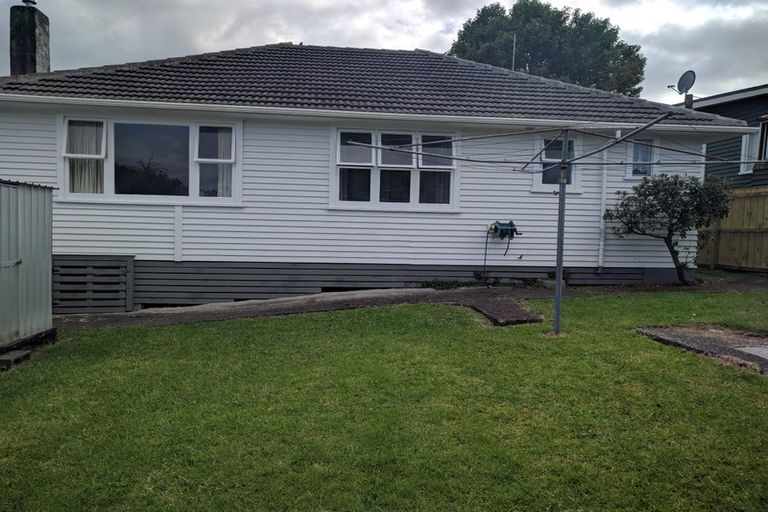 Photo of property in 2/28 Neal Avenue, Glenfield, Auckland, 0629