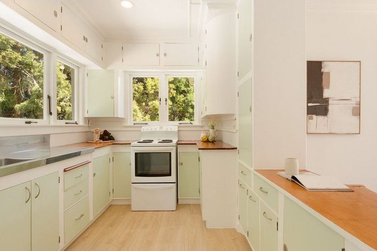 Photo of property in 2 Wade Place, Welcome Bay, Tauranga, 3175