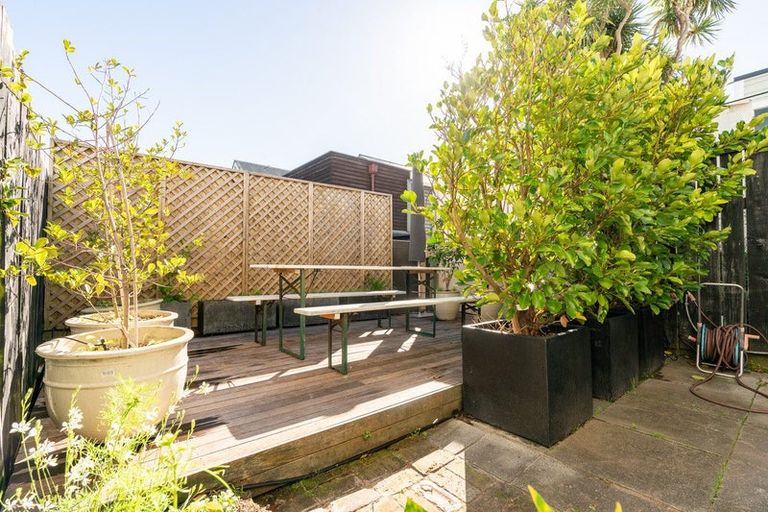 Photo of property in 99 Pirie Street, Mount Victoria, Wellington, 6011