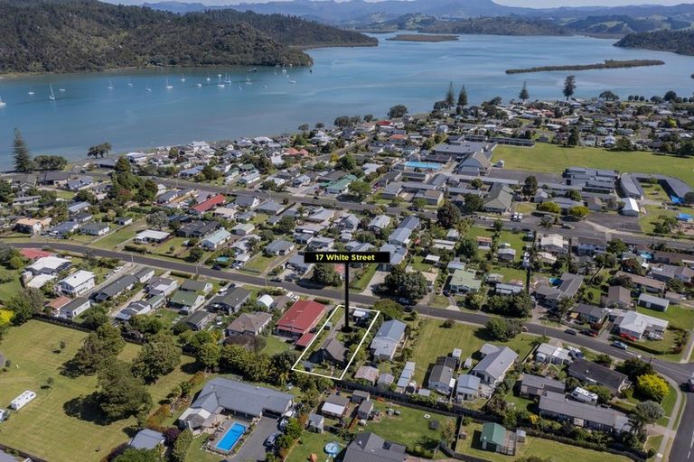 Photo of property in 17 White Street, Whitianga, 3510