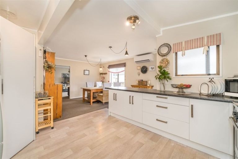 Photo of property in 10 Whitley Avenue, Ebdentown, Upper Hutt, 5018