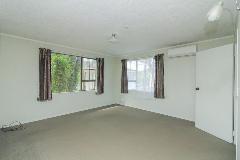 Photo of property in 67b Thurleigh Grove, Karori, Wellington, 6012