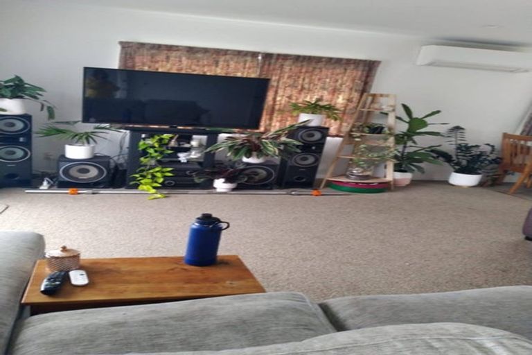 Photo of property in 10 Sabana Place, Unsworth Heights, Auckland, 0632