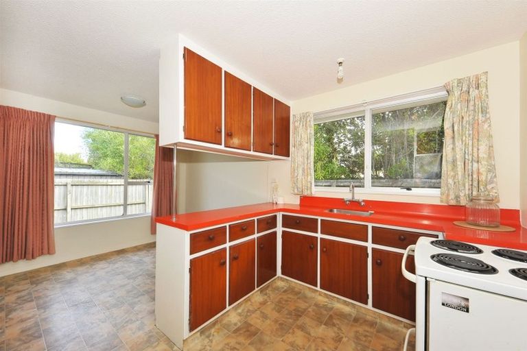 Photo of property in 2/3 Sequoia Place, Parklands, Christchurch, 8083